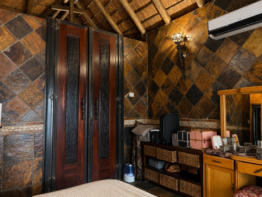 5 Bedroom Property for Sale in Melodie North West